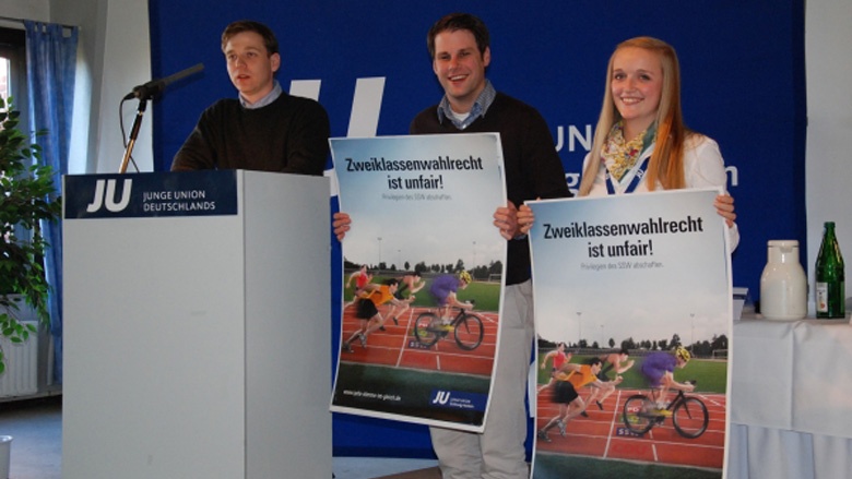 Die Vorstandsmitglieder Tobias Loose, Frederik Heinz und Birte Glißmann präsentieren unsere SSW-Kampagne. Die Vorstandsmitglieder Tobias Loose, Frederik Heinz und Birte Glißmann präsentieren unsere SSW-Kampagne.